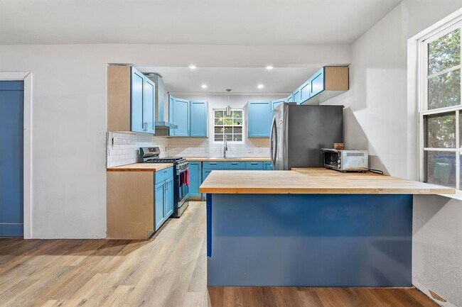 Foto del edificio - 1127 Denfield St