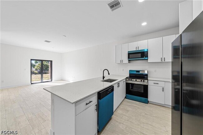 Foto del edificio - 2222 Kenneth Ave S