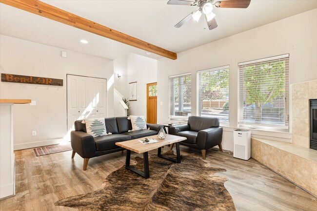 Foto del edificio - 20184 Merriewood Ln