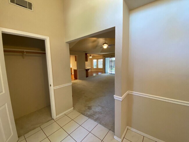 Foto del edificio - North West Fresno Home, 3BR/2BA, 1878sf, B...