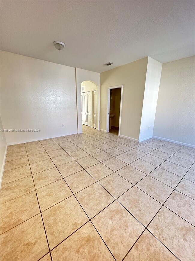 Foto del edificio - 21203 NW 14th Pl