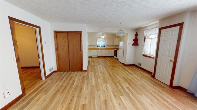 Building Photo - 357 Lowden Point Rd