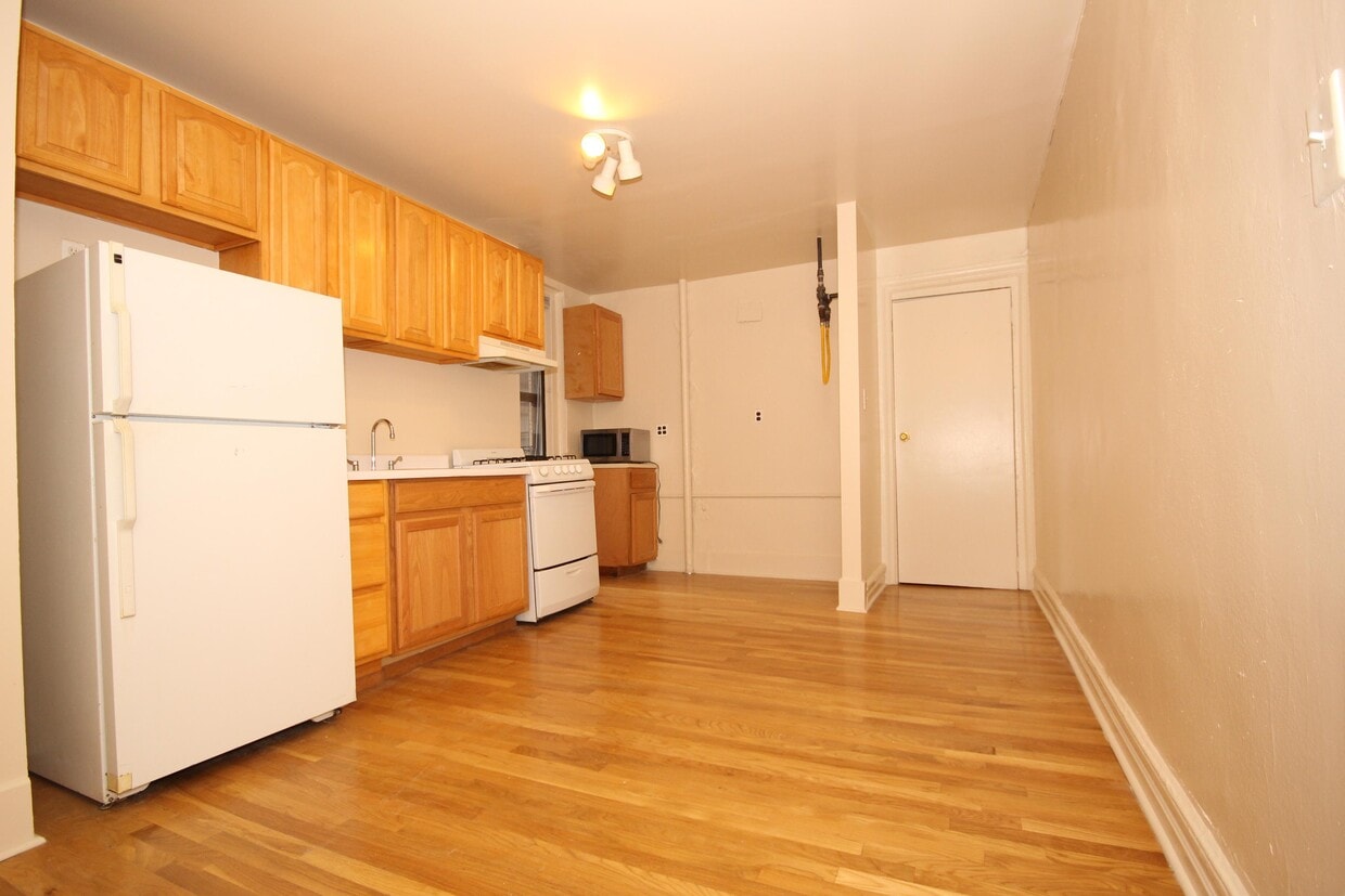 Building Photo - 69 Tiemann Pl