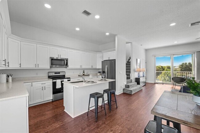 Building Photo - 5730 Biscayne Ct
