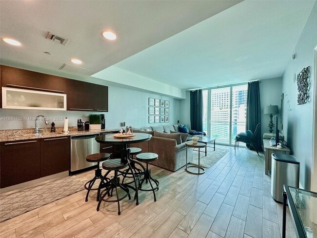 Building Photo - 950 Brickell Bay Dr