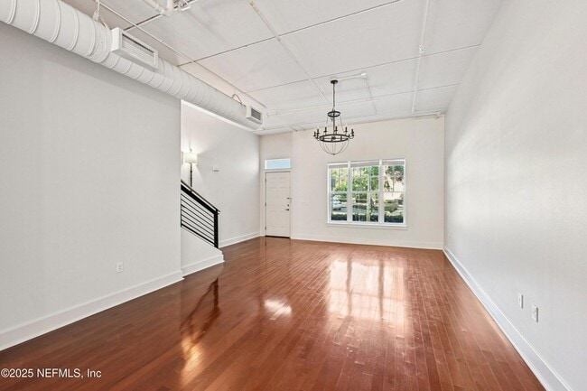 Foto del edificio - 1661 Riverside Ave