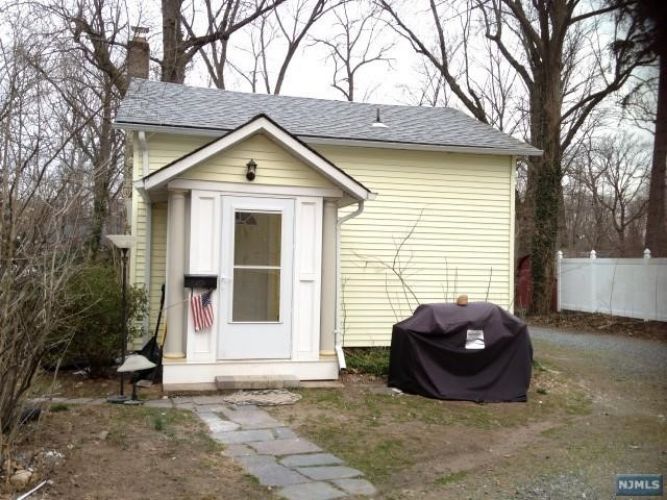 Primary Photo - 585 Barnett Pl