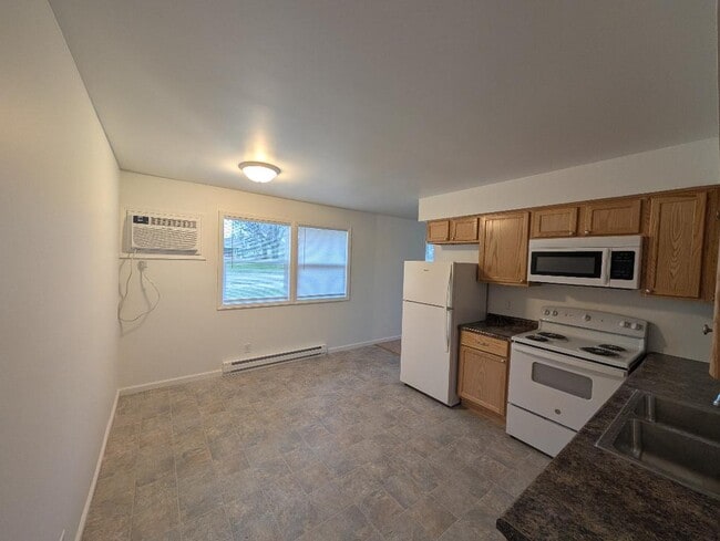 Building Photo - 9015 Midway Dr