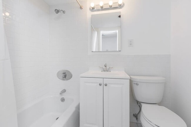 Building Photo - 8 Whittier Pl