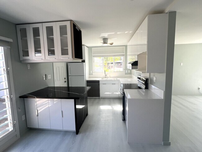 Foto del edificio - Koko Isle Circle - 4 bedroom, 3 bath townh...