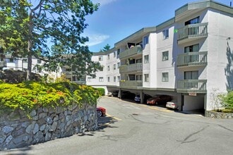 Building Photo - 1000 McKenzie Apartments