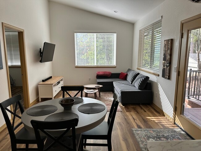 Foto del edificio - 1615 Virginia Ln