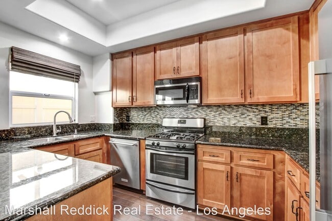 Building Photo - 3 br, 4 bath House - 5521 Kester Ave Unit 9