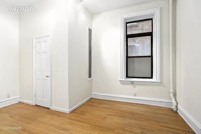 Building Photo - 202 W 107th St