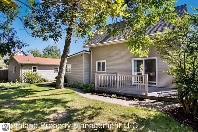 Building Photo - 2 br, 2 bath House - 1065 Washington  Street