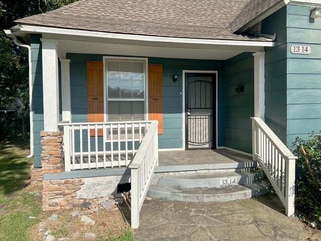 Building Photo - 1314 Flint St