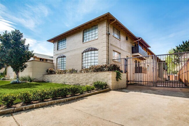 Foto del edificio - 4701 Cedar Springs Rd