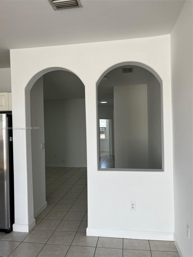 Foto del edificio - 5600 NW 107th Ave