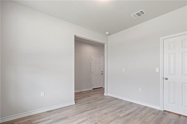 Building Photo - 1807 Adobe Walls Way