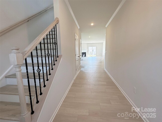 Building Photo - 6271 Fairfax Ct