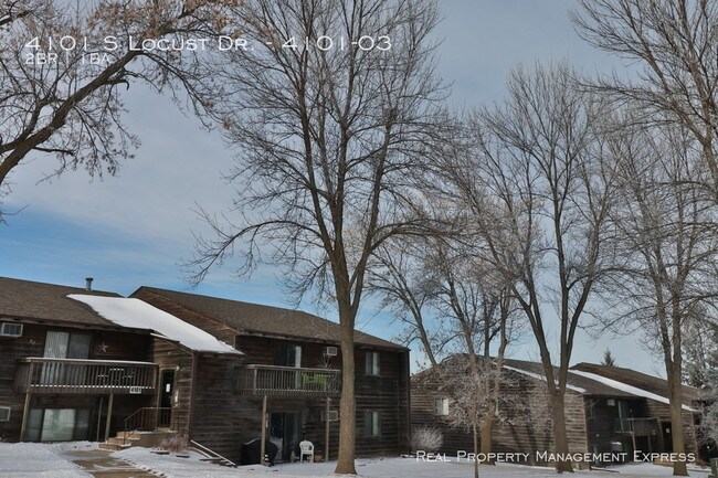 Building Photo - 4101 S Locust Dr