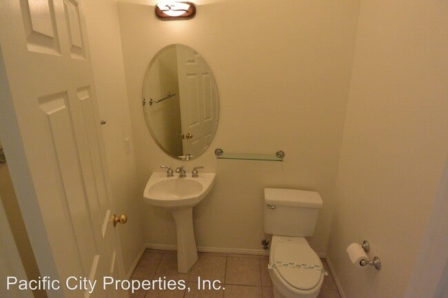 Building Photo - 3 br, 2.5 bath House - 22 Roseville