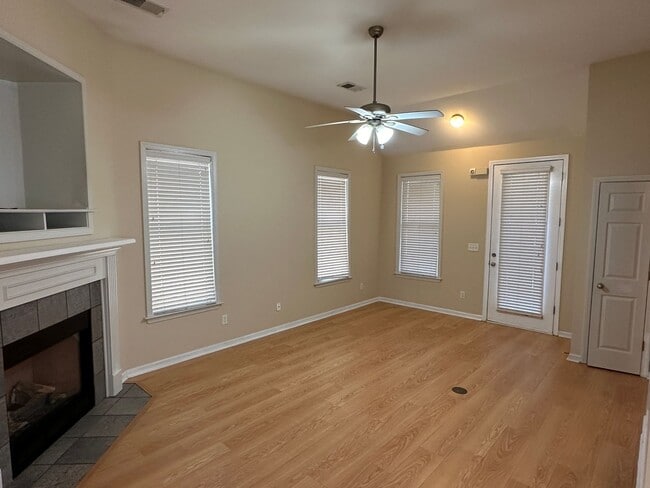 Building Photo - Adorable Island Property that Over Looks W...