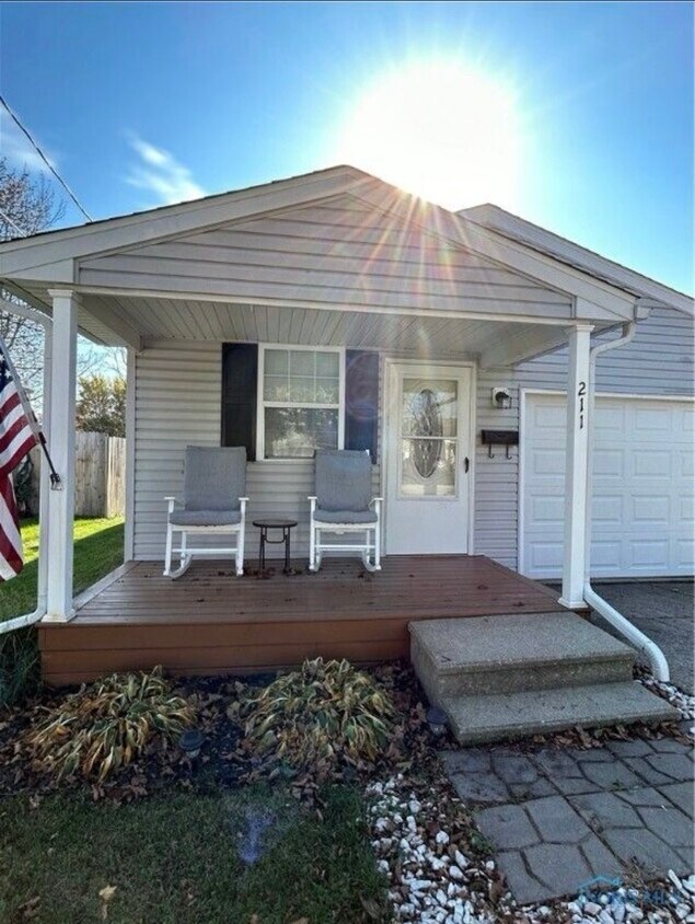 Primary Photo - 211 E Edgar Ave