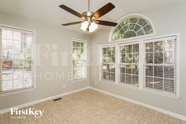 Foto del edificio - 29 Holly Springs Ln