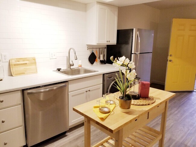 Building Photo - 1625 W Missouri Ave