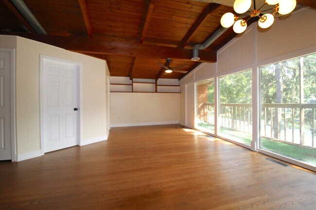 Foto del edificio - 956 Deerfield Rd