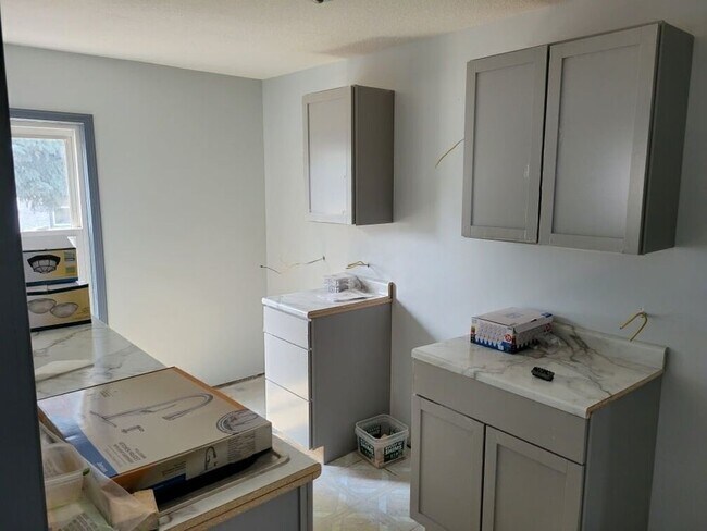 Building Photo - 2079 Sherwood Ave