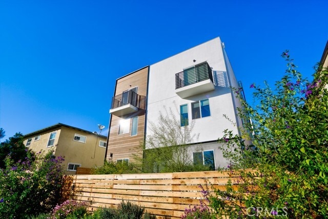 Foto del edificio - 11639 Burbank Blvd