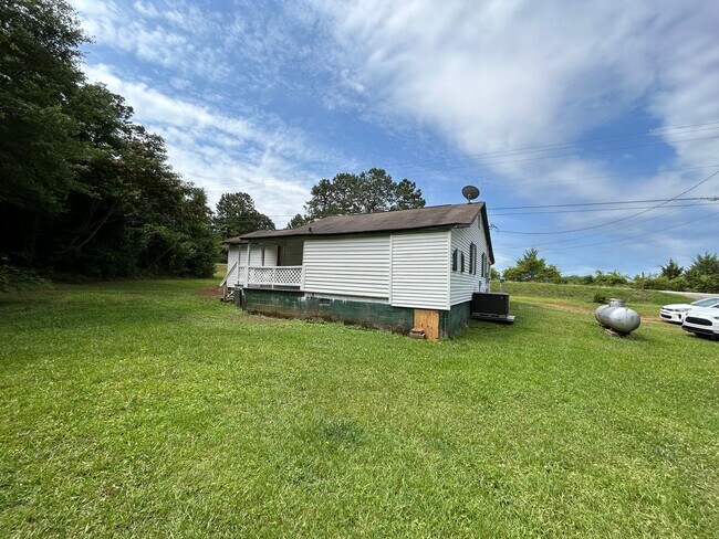 Foto del edificio - 1664 Corinth Rd