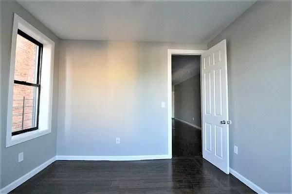 Foto del edificio - 3 bedroom in Bronx NY 10468