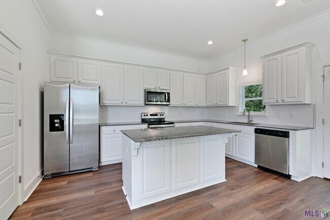 Building Photo - 3 Bed, 2.5 Bath Home Near LSU – Available ...