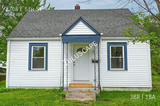 Building Photo - 2308 E 5th St