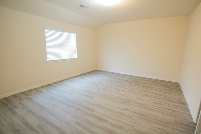 Building Photo - 6239 Brenwood Cir