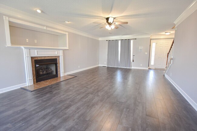 Foto del edificio - Pet Friendly Three Bedroom with Bonus!