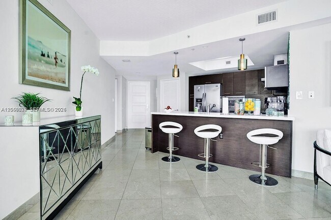 Foto del edificio - 150 Sunny Isles Blvd