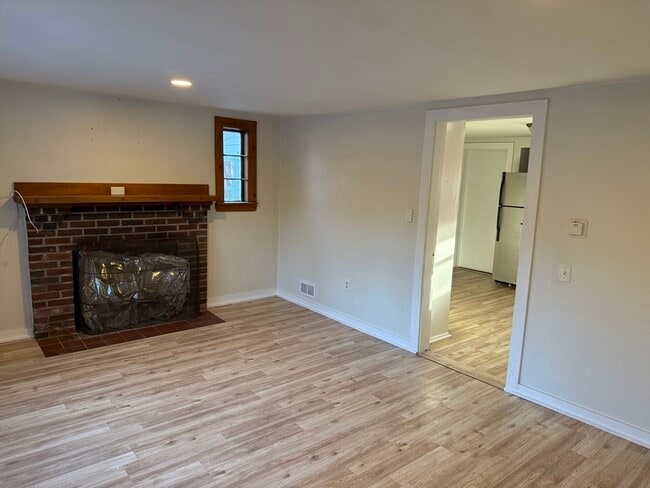 Building Photo - 414 Central St