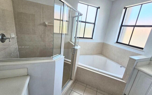 Foto del edificio - 3252 NW 103rd Pl