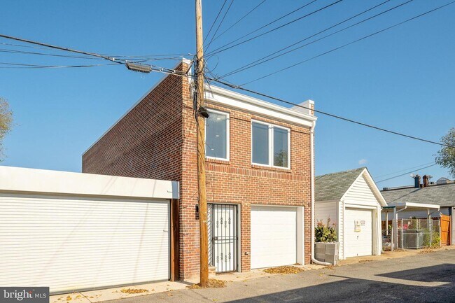Building Photo - 1 Ingraham St NW