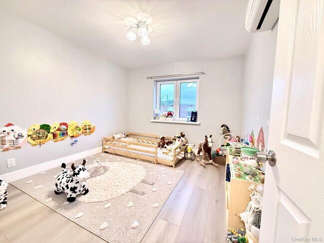 Foto del edificio - 61-62 69th Ln
