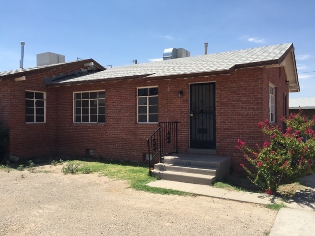 Primary Photo - 2 Bed 1 Bath Duplex close to Ft. Bliss