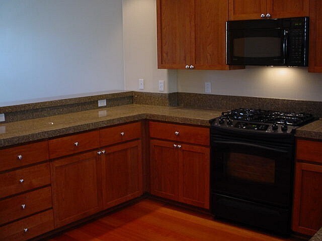 Building Photo - Spacious Orenco Gardens Townhome Near Max ...