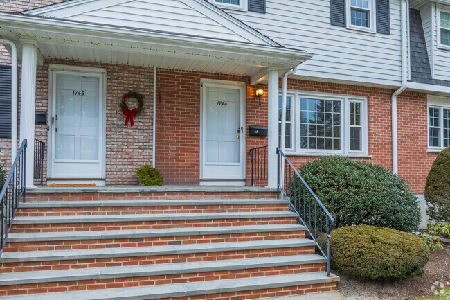 Entrada - Wedgewood Common Apartments