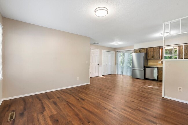 Building Photo - Are you looking for a cozy, updated home t...