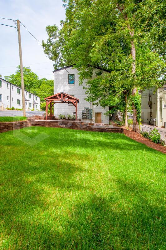 Foto del edificio - 905 Briarcliff Rd NE