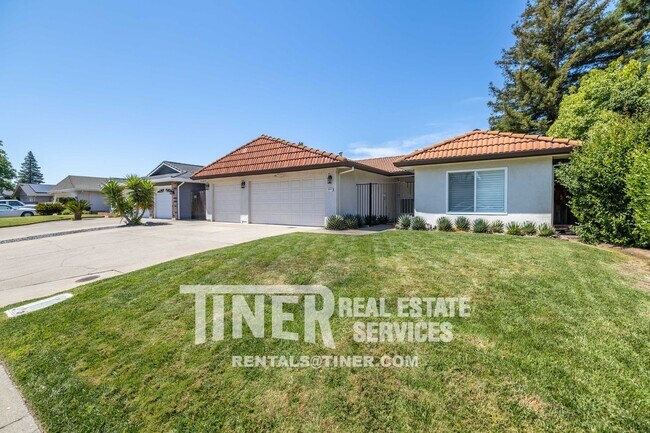 Foto del edificio - Exquisite 4-Bedroom Home with Updated Kitc...